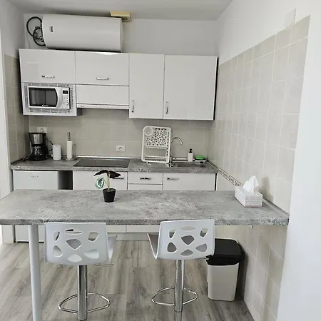 Everything Need Right Here 라스 가예타스