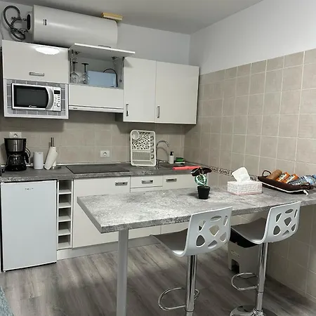 Everything Need Right Here 아파트